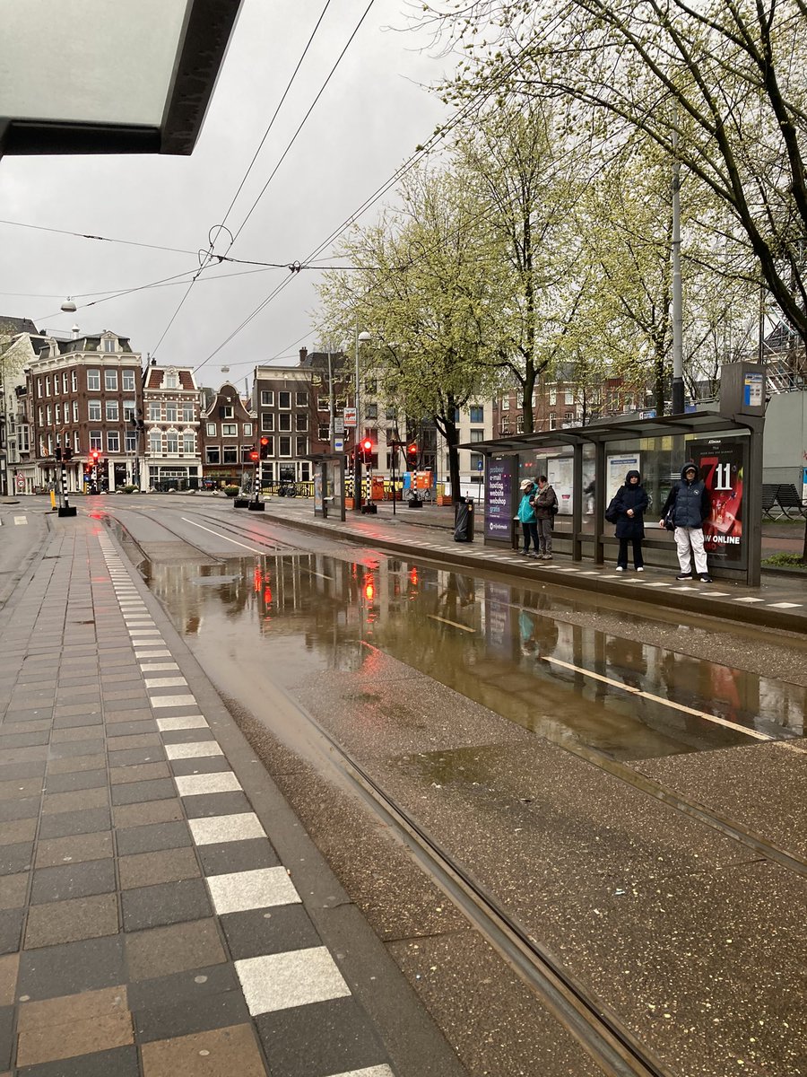 LinekeDammers's tweet photo. Al jaren maak ik melding van de wateroverlast tram halte #Westermarkt De afvoerput niet op het diepste punt van de vijver. Gaat dit aangepakt worden met de #oranjeloper is mijn vraag @webcare020 want dan rijden de trams daar niet meer. https://t.co/bViJHksJLH