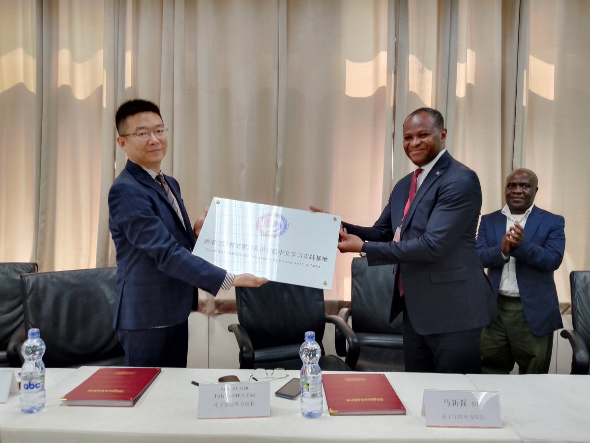 CI_RDC's tweet photo. Le 7 avril, signature du protocole de coopération sur la pratique extrascolaire entre l'Institut Confucius de l'Académie Diplomatique Congolaise et Huawei RDC. https://t.co/bfMQEFKgG0