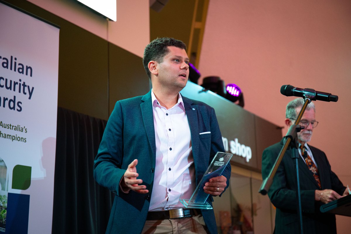 jscamac's tweet image. I am deeply humbled that myself and the teaching team at @CEBRA_UoM received a @DAFFgov  Australian Biosecurity Award for Excellence in education for the work we've done in developing a practical postgraduate biosecurity subject @BioSci_UniMelb @UniMelb agriculture.gov.au/about/news/aba….