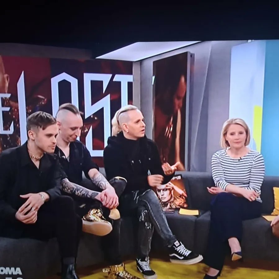 morgana12_'s tweet image. Wenn die ❤️Band im TV zum Frühstück kommt...
@LordOfTheLost @Doomsday_disco #lordofthelost #lostie #lotl #unserliedfürliverpool #bloodandglitter