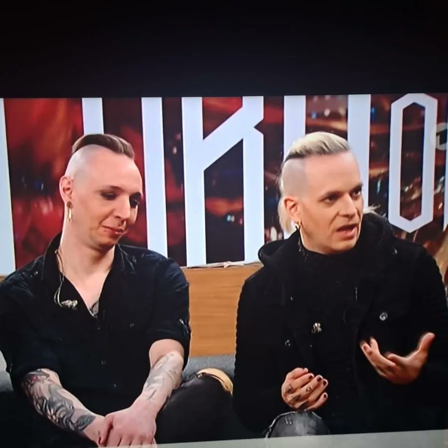 morgana12_'s tweet image. Wenn die ❤️Band im TV zum Frühstück kommt...
@LordOfTheLost @Doomsday_disco #lordofthelost #lostie #lotl #unserliedfürliverpool #bloodandglitter