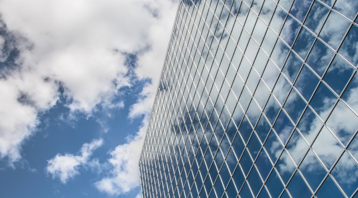 The components of a #cloud architecture are the front-end platform (a device used for access), the back-end platform (server and storage), and the cloud-based delivery model. Together, these form a #CloudComputing architecture for running applications. tiny-link.io/QN3SgvD15jXX2T…