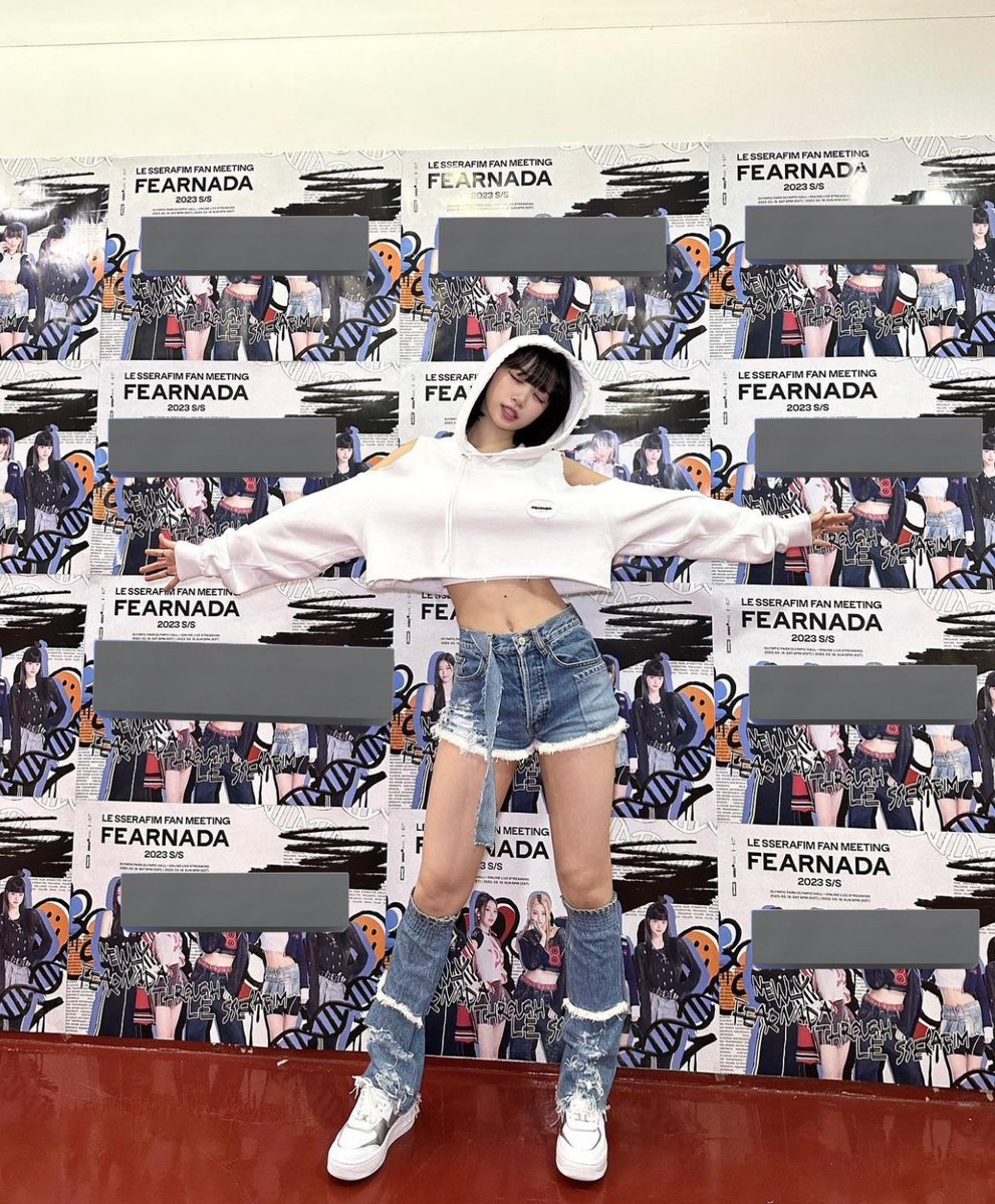 N0TYOURTOY's tweet photo. #iconshit these are my favorite shorts they used to be pants but they were ugly so i made them a shorts and leg warmers thing ~ https://t.co/kprmAVybuU