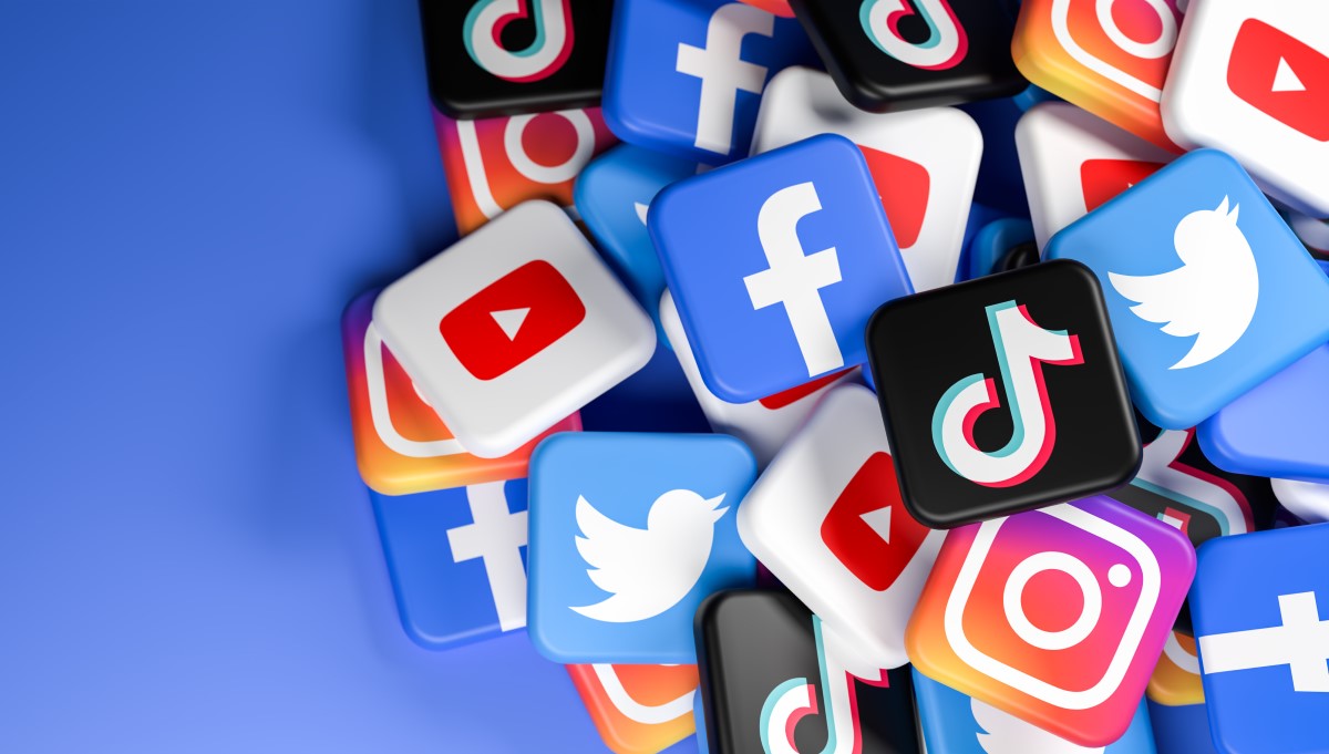 Pierre Bergmiller (@bergmiller) on Twitter photo Le paysage social media 2023 décrypté par <a href="/jnbuisson/">Jean-Noël Buisson</a>
➡️des réseaux qui finissent par se ressembler
➡️des audiences qui basculent vers des sphères privées
➡️le graal de la vidéo courte
➡️moins de redirections vers les sites web
#socialmedia #compublique
blogdumoderateur.com/comment-evolue… Le paysage social media 2023 décrypté par <a href="/jnbuisson/">Jean-Noël Buisson</a>
➡️des réseaux qui finissent par se ressembler
➡️des audiences qui basculent vers des sphères privées
➡️le graal de la vidéo courte
➡️moins de redirections vers les sites web
#socialmedia #compublique
blogdumoderateur.com/comment-evolue…