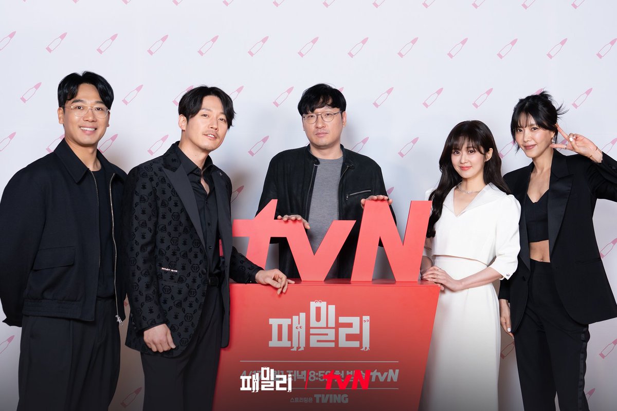 두근두근 <패밀리> 제작발표회 현장 📸 다음 주 본방사수 할 준비 되셨습니까? ლ(╹◡╹ლ) 가족 사수 첩보 코미디 <패밀리> 4/17 [월] 첫 방송ㅣ[월화...