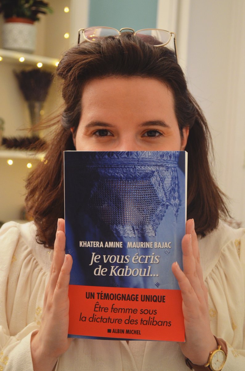 Khatera, notre livre est sorti ! Je mesure les risques que tu prends en me parlant depuis un an, en t'exposant, encore. Pour faire entendre votre voix, celle de tes soeurs afghanes. Merci pour ce message de courage, de désobéissance, de liberté. Tu es une immense inspiration. 1/2