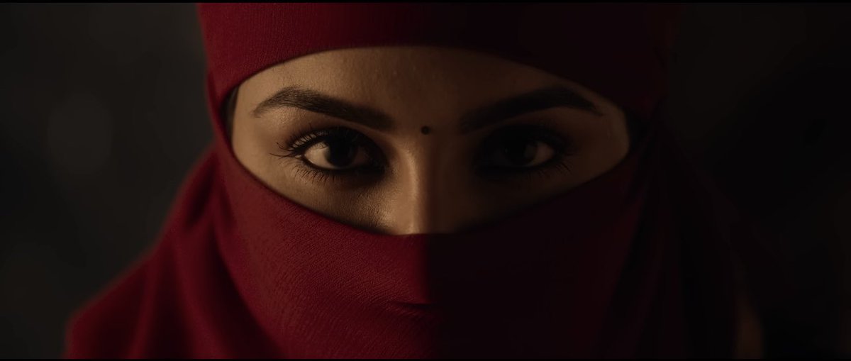 iamsamyuktha_'s tweet photo. Trailer nachindha ? Cheppandi !!!! ♥️♥️♥️♥️ #VirupakshaTrailer https://t.co/z5vd8PLM2K