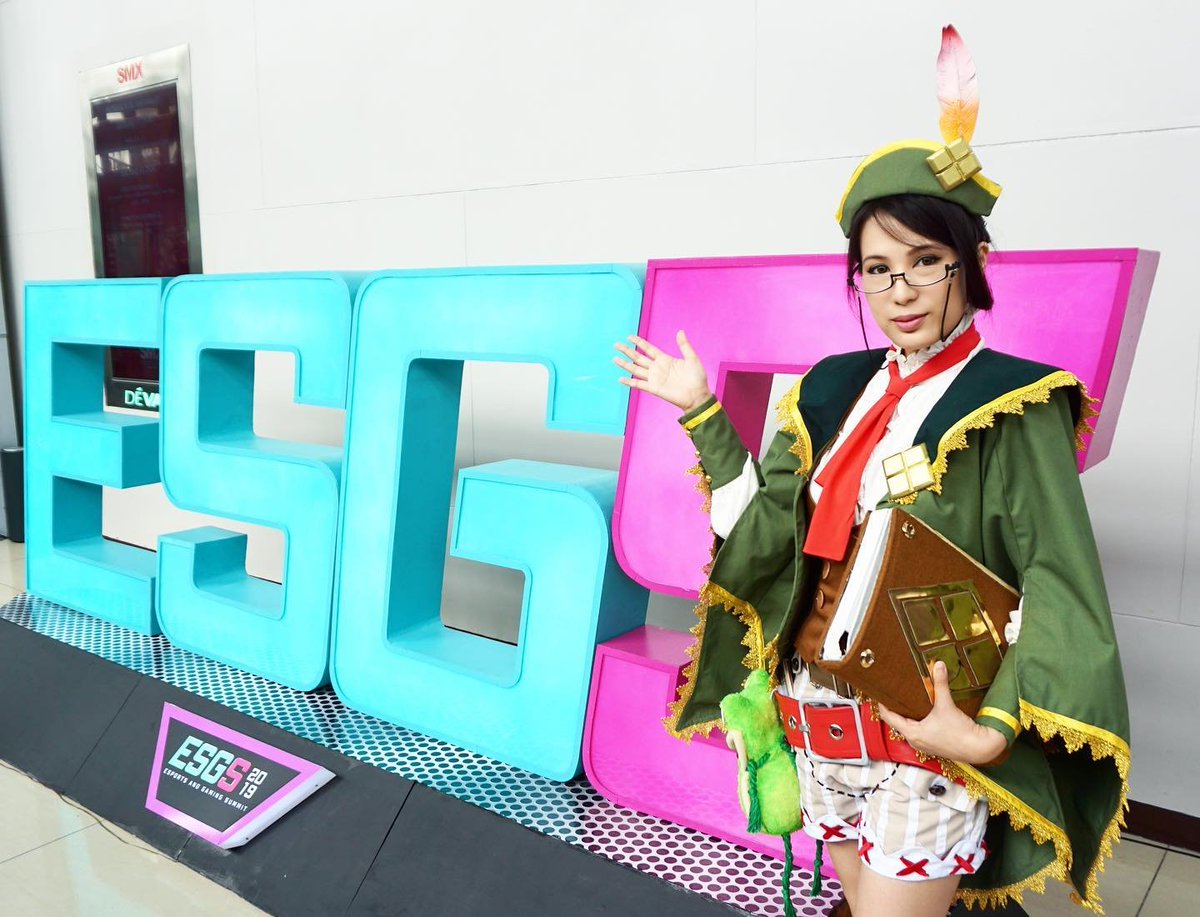omgluie's tweet photo. @MHKogath Throwback to my Guildmarm cosplay, whew! I need new Monster Hunter cosplay, hehe!

#MonsterHunter #Guildmarm #Doodle https://t.co/FXiLnLzE7F