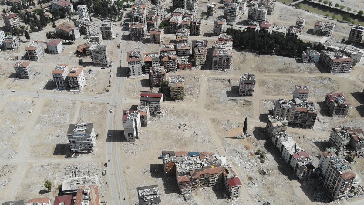 Atlashabert's tweet photo. Enkaz kaldırıldıktan sonra geriye kalan Hatay..
Bu acının tarifi yok. https://t.co/WyQ9hiNSBd