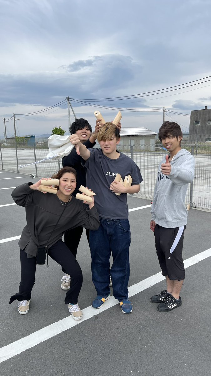 【今日のノマド家】
昼休みに海へ行ってモルックしてきました！
（最近では「も」行く？でみんなモルックだと通じるようになってきました笑）
#ノマド家 #モルック