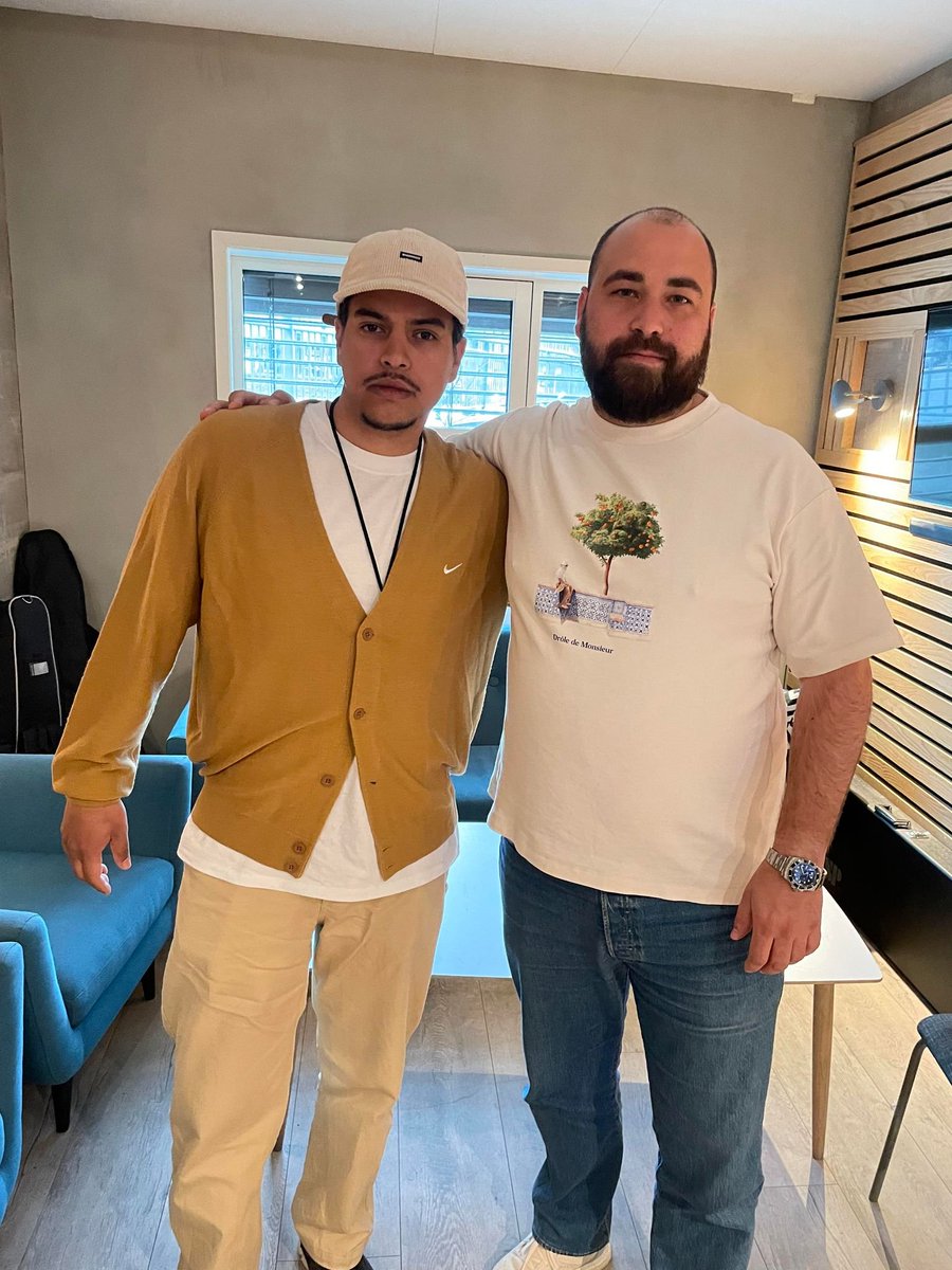 Ny episode med Mest Seff fra Tøyen Holding er ute!

Vi snakker om sløyd, 2pac, skumparty på ungdomsklubb, de verste menneskene på konserter og de kreative prosessene bak en Tøyen Holding-låt.

De veit jeg puller opp med flammer, som Kronprins Haakon gjorde i Lillehammer