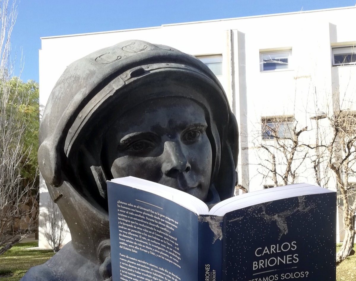 brionesci's tweet image. Comienza un día lleno de referencias en exploración espacial :-)

Tal día como #hoy, en 1961, #YuriGagarin se convirtió en el 1er humano en salir al espacio, dando una órbita a la Tierra en 108 minutos en la #Vostok1. ¡Poyejali!

Por eso hoy celebramos el #DíaDeLaCosmonáutica...