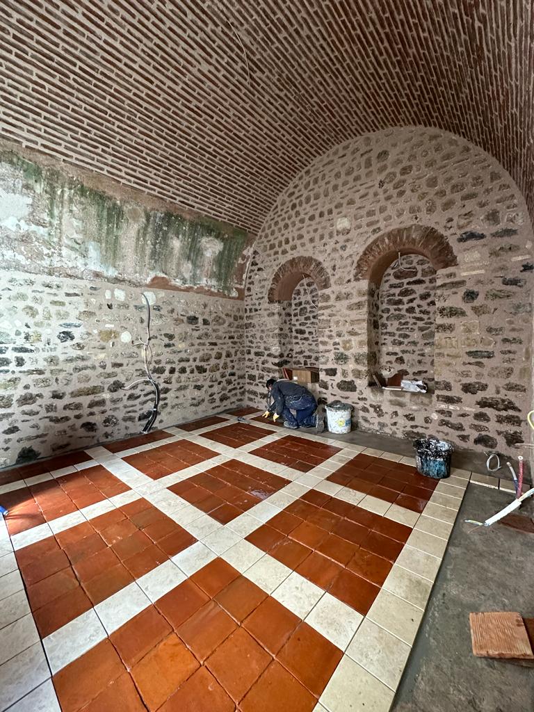 3 yıl evvel Balat'ta şu haldeki tarihi binayı satın almıştım. Restorasyonumuz bitmek üzere. Balat'ın en güzel binası oldu. Niyet varsa, umut da var.