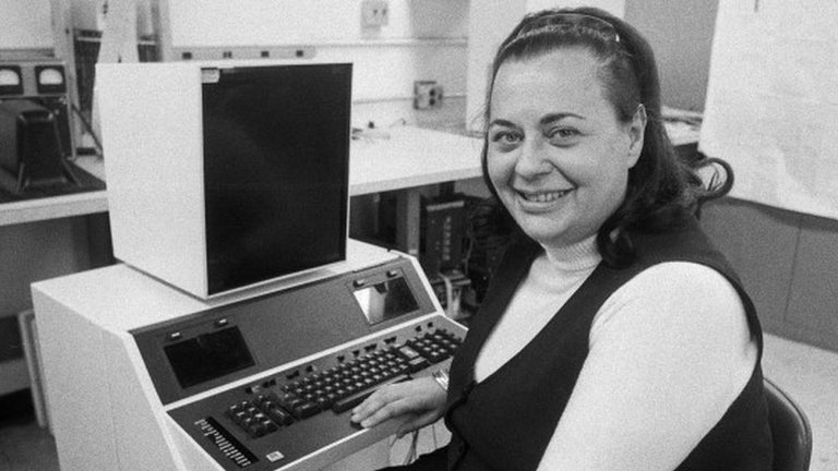 loretahur's tweet photo. #TalDíaComoHoy en 1925, nace Evelyn Berezin. Desarrolló el primer sistema de reservas de billetes de líneas aéreas para United Airlines. Es también la creadora del primer procesador de textos para ordenador.

 #WomenInSTEM https://t.co/NQ3oZjMl2P