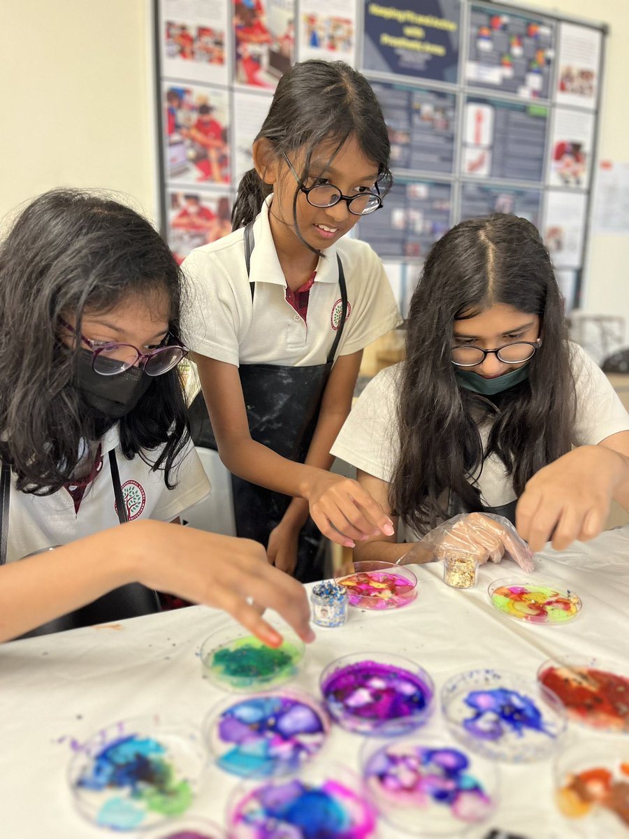 CharleenCreates's tweet photo. STEAM WEEK - yr8 exploring with alcohol inks @HELPISKL https://t.co/lPOZhrfL41