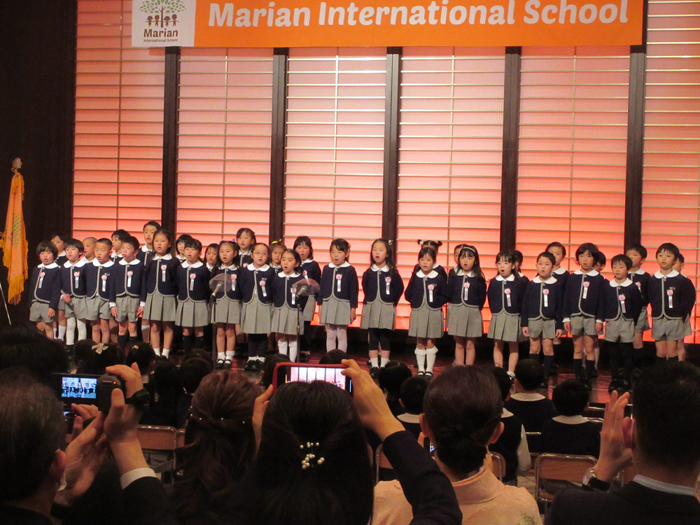 marian_kons's tweet photo. 🎓マリアンインターナショナルスクール卒園式🎓

3月16日ピアザ淡海にて大津校の卒園式、17日京都東急ホテルにて京都校の卒園式、20日長岡京校にて長岡京校卒園式を行いました。

４月からは毎日元気に小学校に行ってくださいね。

卒園おめでとうございます🎉
また遊びに来てくださいね！ https://t.co/4kGdjVtTg1