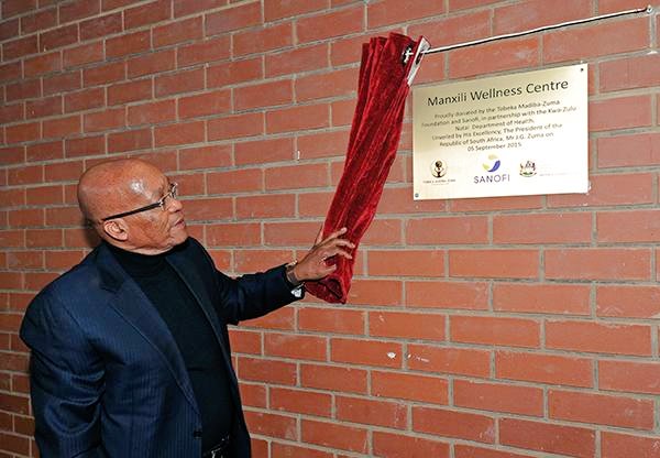 _AfricanSoil's tweet photo. 🎂 | Happy 81st Birthday to the President of the people! The "Ribbon-cutter" who was always on the ground with the people

The President who focused on service delivery; projects to ensure the country progresses and understood his mandate

We were happy! 

HBD Nxamalala!📍🥳🎊 https://t.co/wcOaNVZLvC