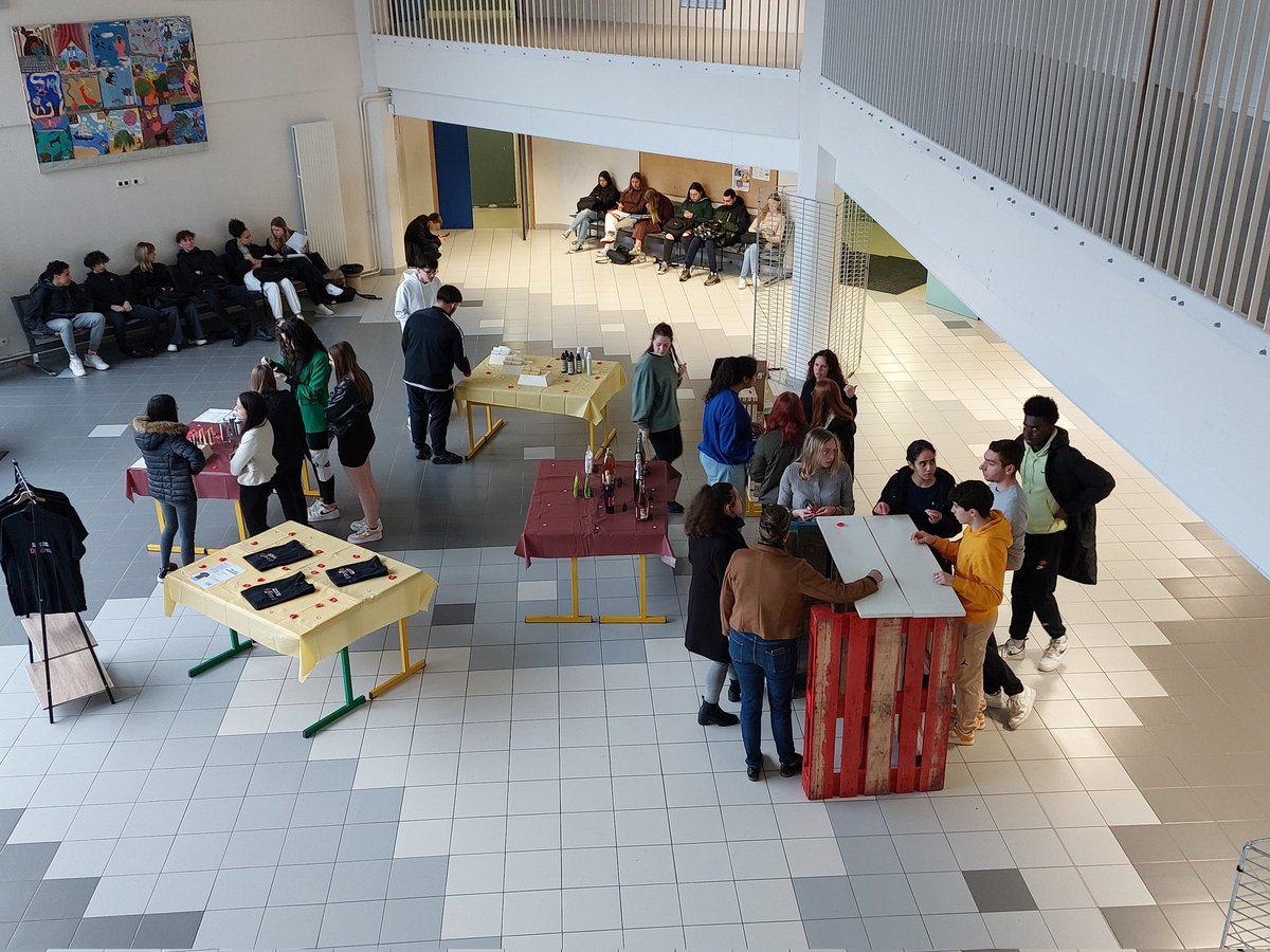 Mise en place de la boutique éphémère des terminales MCV,  démarche projet et #pédagogieactive au cœur des enseignements <a href="/LpoLouiseMichel/">LPO Louise_Michel</a> <a href="/dsden27/">DSDEN27</a>