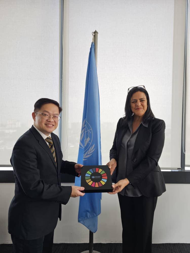 MIROS (@mirosroadsafety) on Twitter photo MIROS has a new partner in road safety! Thank you Ms. Karima <a href="/UNinMalaysia/">United Nations in Malaysia</a> and your team for your input and thoughts about road safety. Let’s work together to achieve the <a href="/UNSDG2030/">UNSDG2030</a> goals on reducing road deaths and serious injuries.
<a href="/Wongsv/">Wong, Shaw Voon</a> #roadsafety MIROS has a new partner in road safety! Thank you Ms. Karima <a href="/UNinMalaysia/">United Nations in Malaysia</a> and your team for your input and thoughts about road safety. Let’s work together to achieve the <a href="/UNSDG2030/">UNSDG2030</a> goals on reducing road deaths and serious injuries.
<a href="/Wongsv/">Wong, Shaw Voon</a> #roadsafety