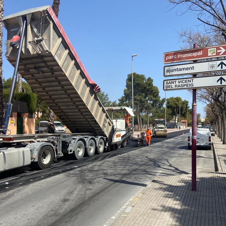Desviament autobús per asfaltat de l'Av. d'Alacant. Durant tota aquesta setmana, les obres de l'avinguda d'Alacant obliguen a modificar el recorregut de la línia d'autobús L23.

Més informació:
alicante.vectalia.es/ca/notificacio…

#SantJoandAlacant #santjoanmovildad #PLSJ