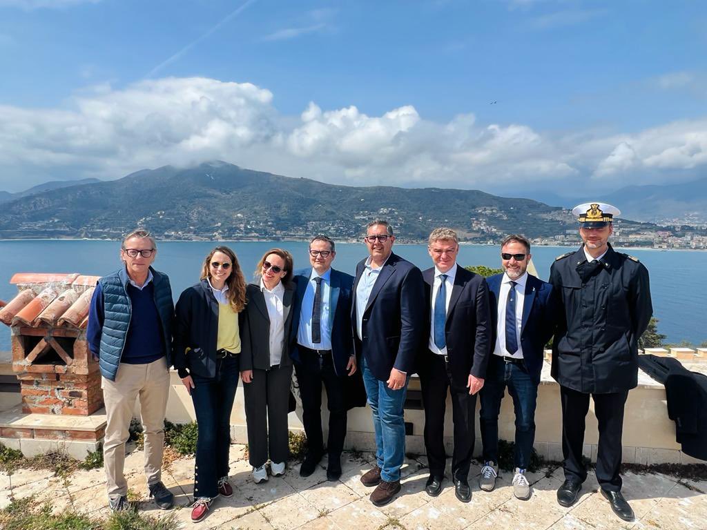 iavegno's tweet photo. #isolagallinara un grande progetto europeo per l’outdoor marino e per riaprire ciò che è chiuso https://t.co/QGkBAhLudl