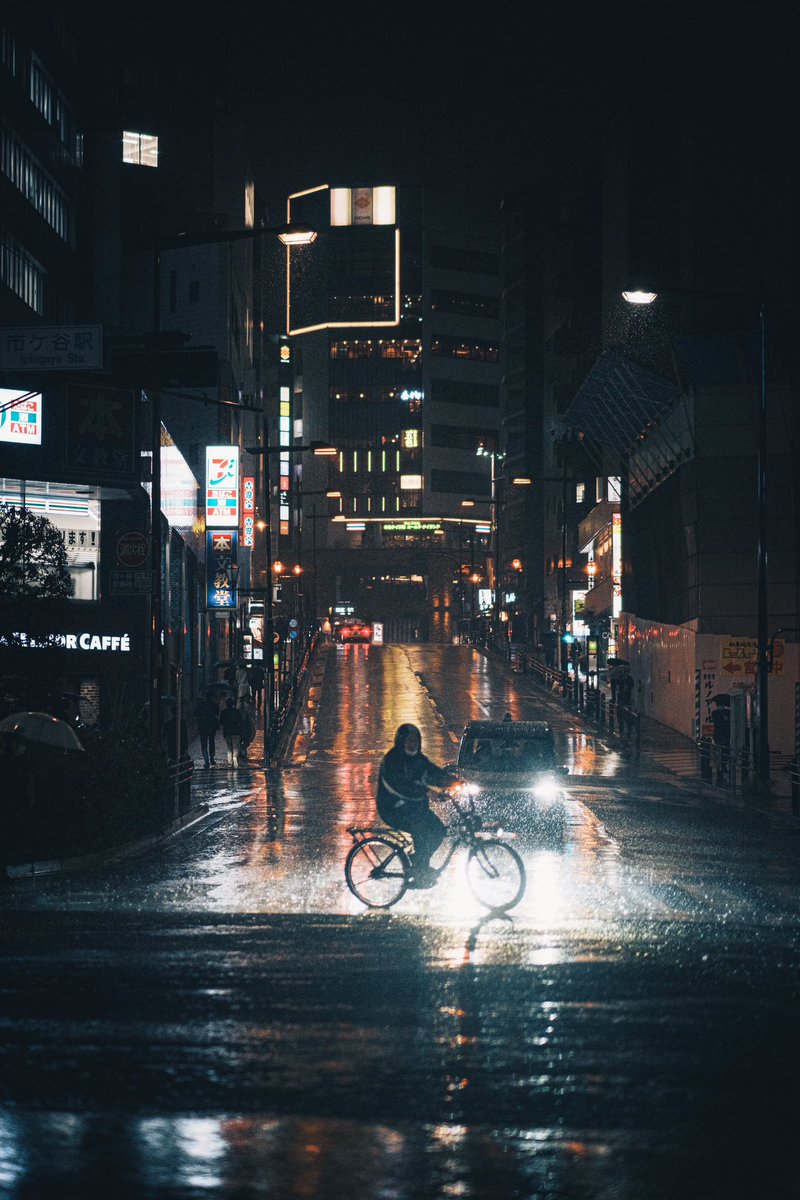 daikihosaka1's tweet photo. ゲリラ豪雨の市ヶ谷 https://t.co/og0aHMfQIa