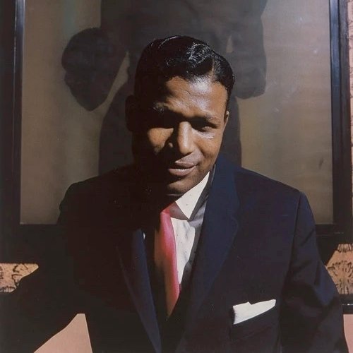 BoxingHistory's tweet photo. "Sugar" Ray Robinson, 1940s and 50s welterweight champion, multiple-time middleweight champion and the man many consider the GOAT, died in Los Angeles, California #OnThisDay in 1989.

(📸 Lee Friedlander) https://t.co/Ro1uZ5Aiab