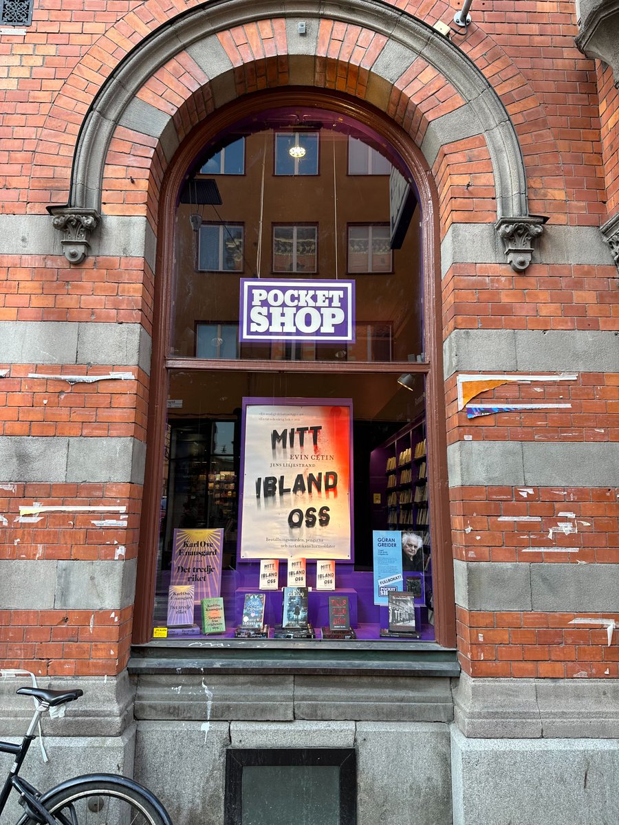 Mondial (@mondialforlag) on Twitter photo »Mitt ibland oss« av <a href="/EvinCetin/">Evin Cetin</a> och <a href="/jensliljestrand/">Jens Liljestrand</a> finns nu i pocket, t.ex. hos <a href="/PocketShopSWE/">Pocket Shop</a> »Mitt ibland oss« av <a href="/EvinCetin/">Evin Cetin</a> och <a href="/jensliljestrand/">Jens Liljestrand</a> finns nu i pocket, t.ex. hos <a href="/PocketShopSWE/">Pocket Shop</a>