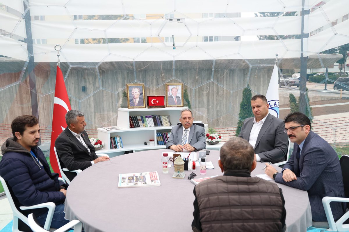 bskmustafaylcn's tweet photo. 📍Mevlana Mahallesi Meydanı

Şeffaf Oda’dayız… Talep ve önerileriniz, ilçemiz için projeleriniz bizim için önemli. Tüm hemşehrilerimi davet ediyorum. https://t.co/7jgcqFHJQT
