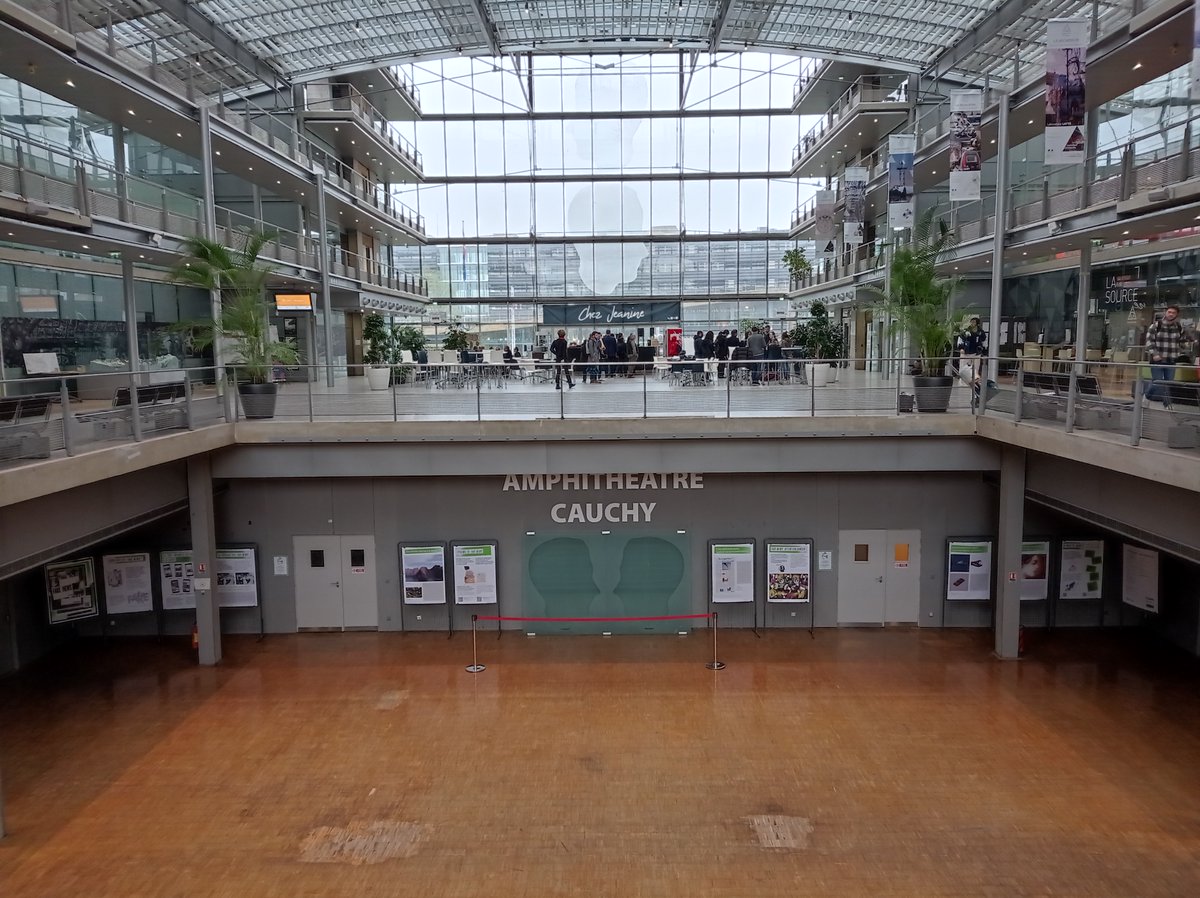 BibdesPonts's tweet photo. À l'occasion du Café des Sciences avec David Chavalarias (14/04), la direction de la documentation  propose l'exposition "Fake News" réalisée par @reseau_canope, @LeCLEMI &amp; @Fondation_EDF.
📍 Fosse Amphi Cauchy
📅Jusqu'au 14/04 https://t.co/5kVt4Hi1ca
