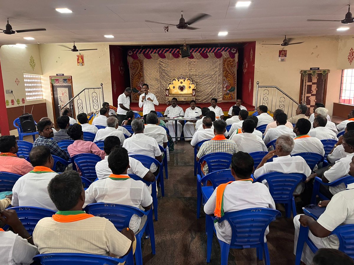 BjpRanipet's tweet photo. இன்று நமது ராணிப்பேட்டை மாவட்ட ஆலோசனைக் கூட்டமானது மாவட்ட தலைவர் திரு @VijayanC1970 ஜி அவர்கள் தலைமையில் வேலூர் பெருங்கோட்ட அமைப்பு செயலாளர் திரு #S_குணசேகரன் மற்றும் மாவட்ட பார்வையாளர் திரு #G_வெங்கடேசன் ஜி ஆகியவர்கள் முன்னிலையில் ஆ���ோசனைக் கூட்டம் நடைபெற்று வருகிறது. https://t.co/IfNV6enbmF