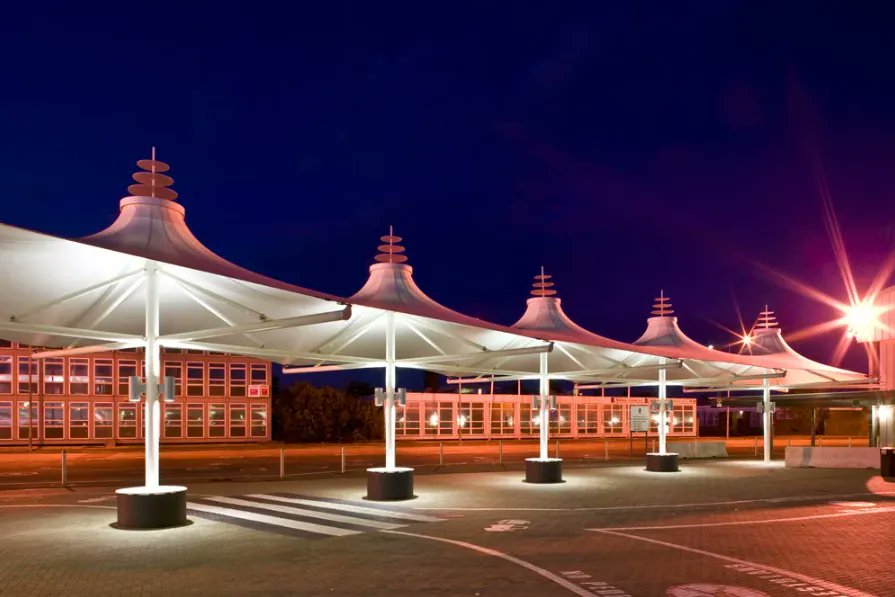 FabArchitecture's tweet image. BLOG: Covered walkways can bring architectural flare and a great design ethic. They can enhance the aesthetic of a building while also offering a practical solution and maximise space. #fabricstructure #shadestructure #tensile 

fabricarchitecture.com/maximise-space…