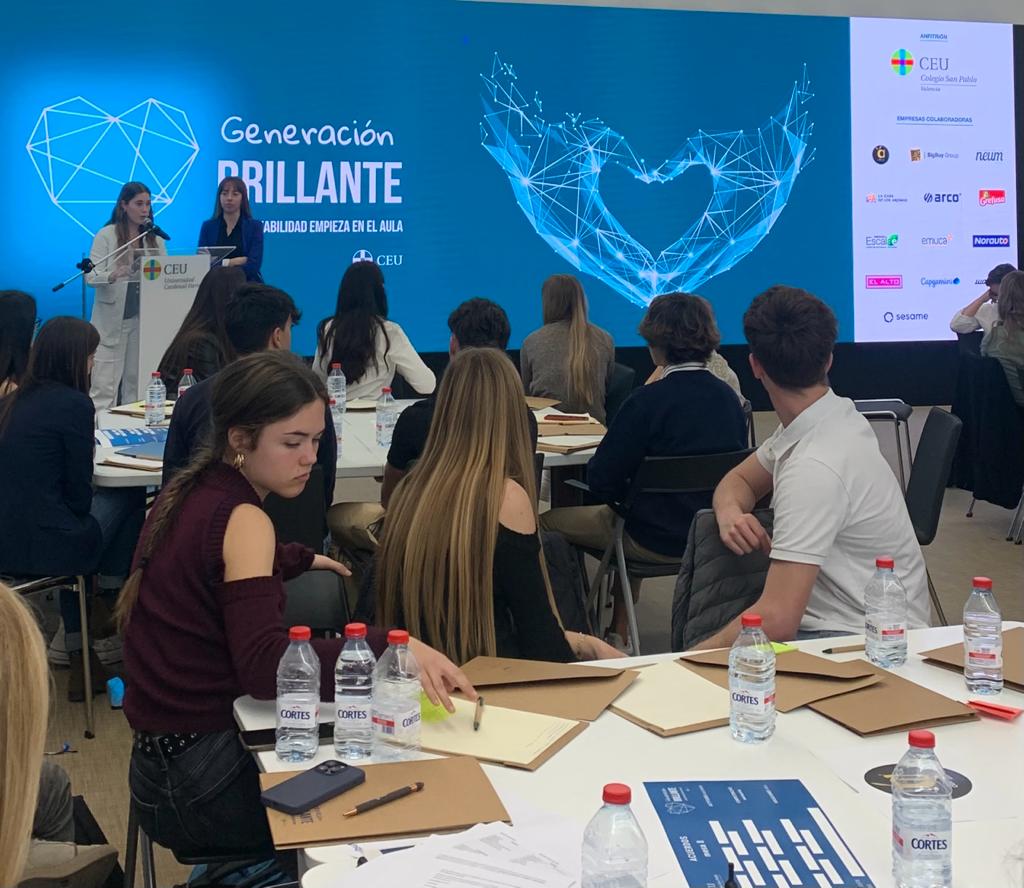 CatedraEscalae's tweet photo. Destacamos la participación de nuestra trainer Aurea González, en el congreso «Generación Brillante» del Colegio CEU de Valencia. "los adolescentes nunca dejan de sorprendernos ...Solo concediéndoles autonomía y responsabilidad se harán resilientes".

https://t.co/WrsDpVQojw https://t.co/zvkCQ3OTWM