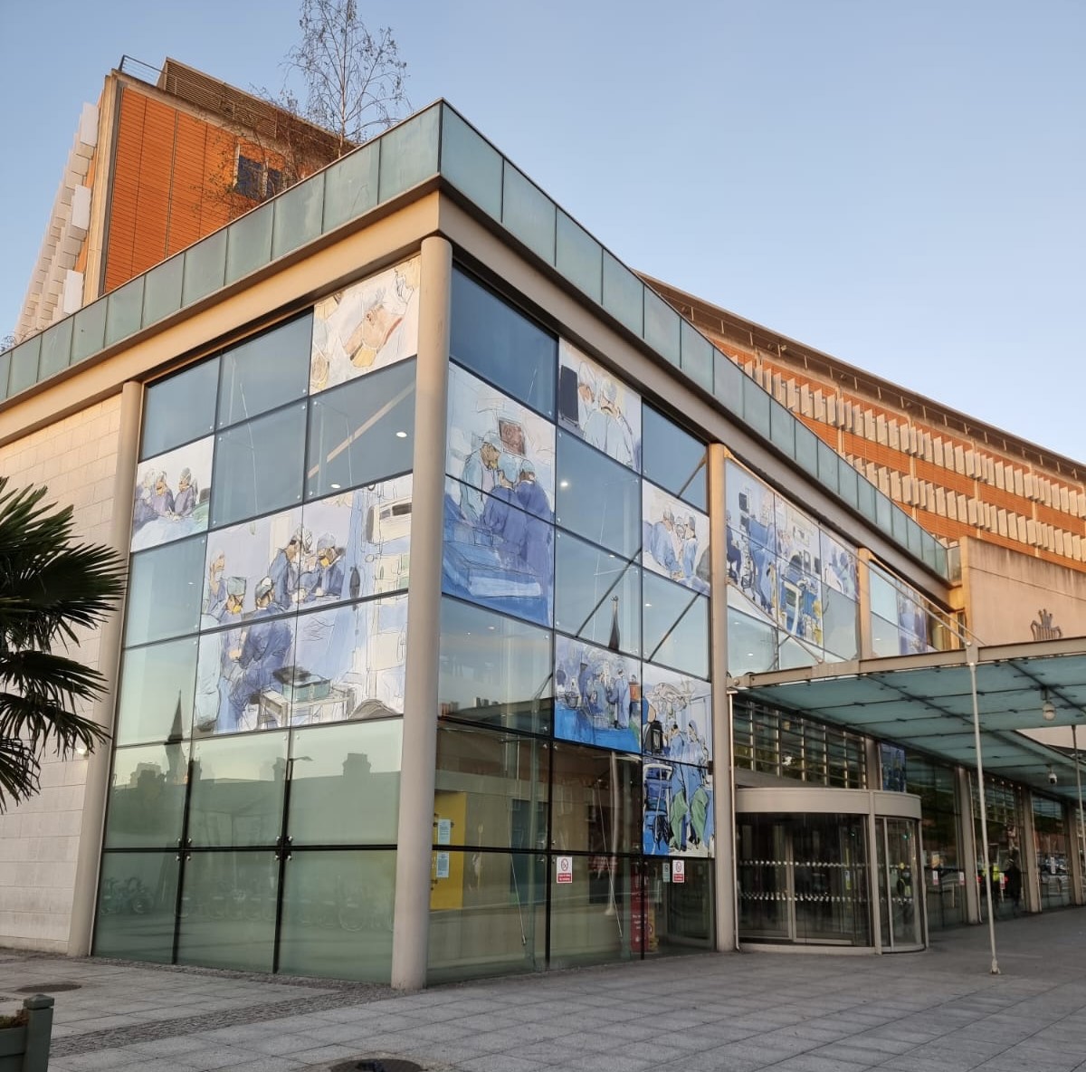 artsandhealthie's tweet image. Navin Hyder was artist-in-residence at the Mater Hospital @Matersurgery @MaterTransform from 2019 - 2022. Hyder created drawings of live procedures during theatre visits, depicting the care administered by clinical staff towards patients. NEW case study artsandhealth.ie/case-studies/a…