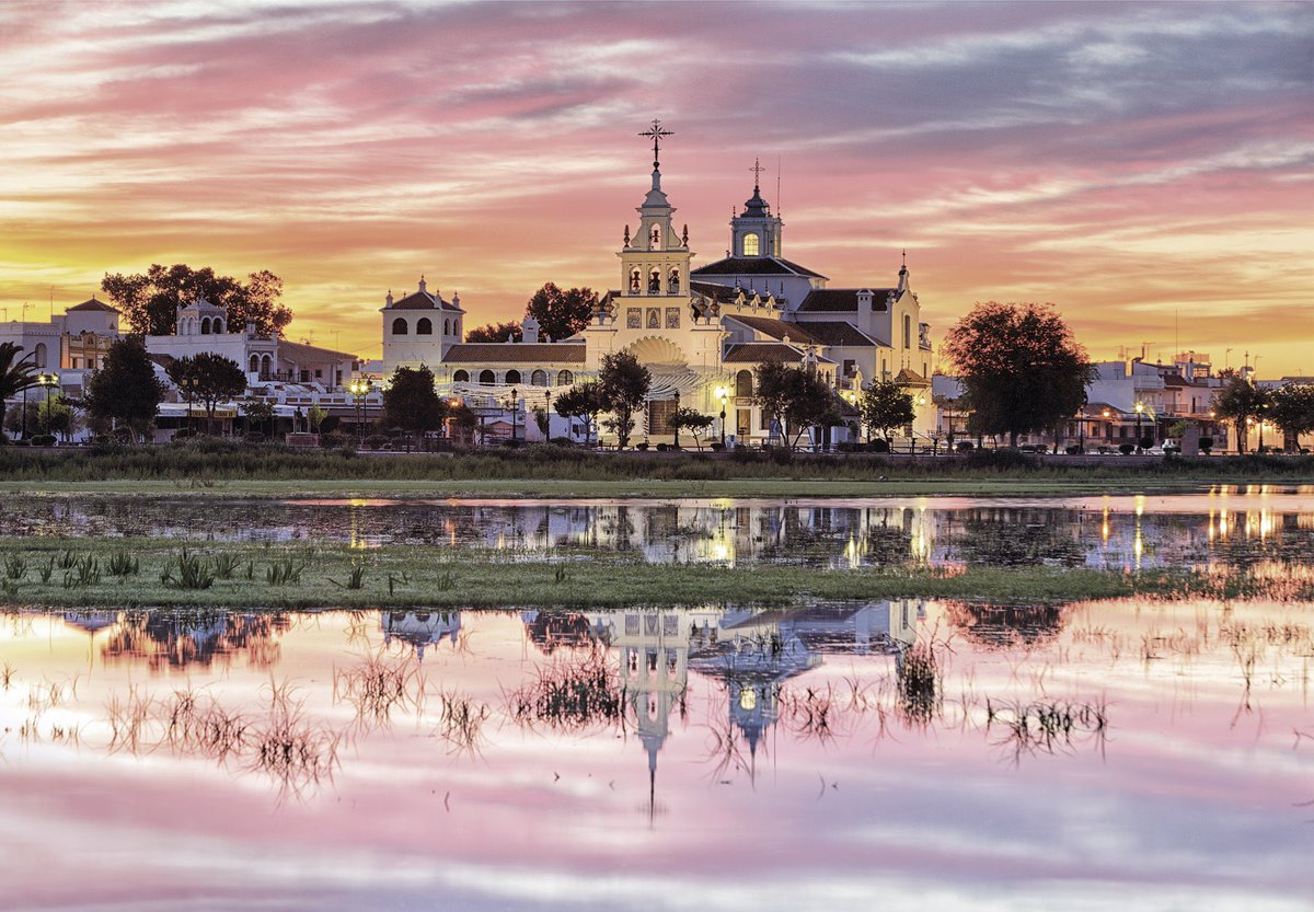 JFrSerrano's tweet photo. Estas imágenes son de #Doñana. Juanma Moreno va a aprobar una Ley de regadío que desoye a la ciencia, a Europa y sentencia a muerte a esta gran Reserva Natural.

Qué triste ver a un Gobierno Andaluz arrasando con Andalucía y machacando nuestra tierra.

¡Insoportable y triste! https://t.co/QxyFXRKWRH