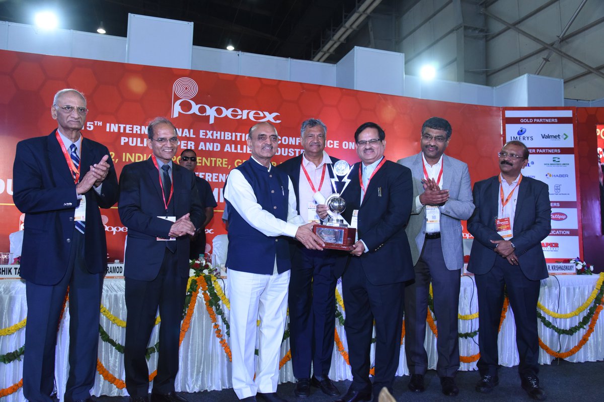 IARPMA1's tweet photo. Dr. Sekhar Desarda, CMD, Parason Machinery receiving IARPMA Achievement Award for the year 2022 from Hon’ble Dr. Bhagawat  Kishanrao Karad, Finance Minister (State), Govt. of India https://t.co/ryeK0Cl86v