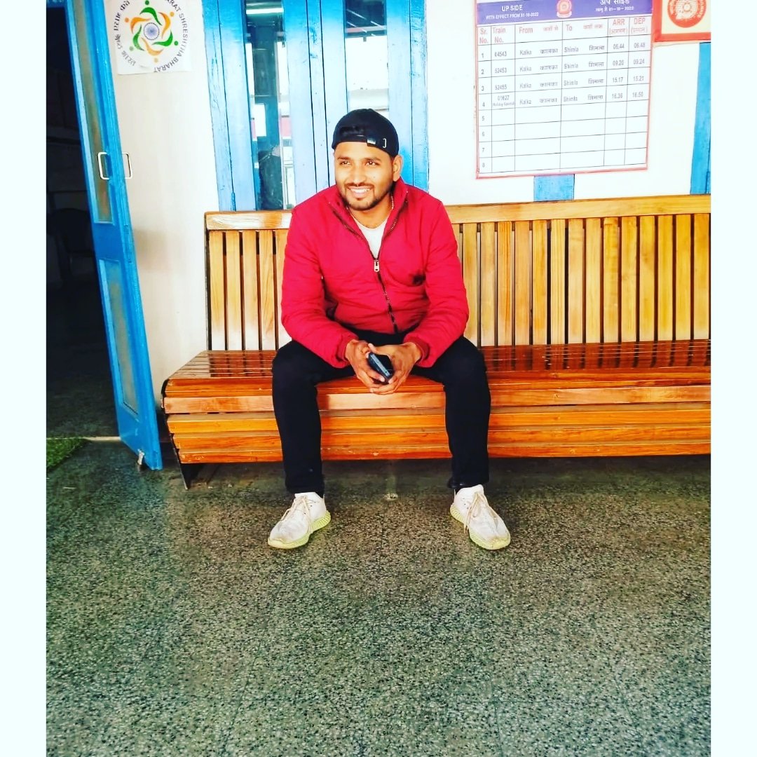 हर आदमी में होते हैं दस बीस आदमी 
जिस को भी देखना हो कई बार देखना 

-निदा फ़ाज़ली