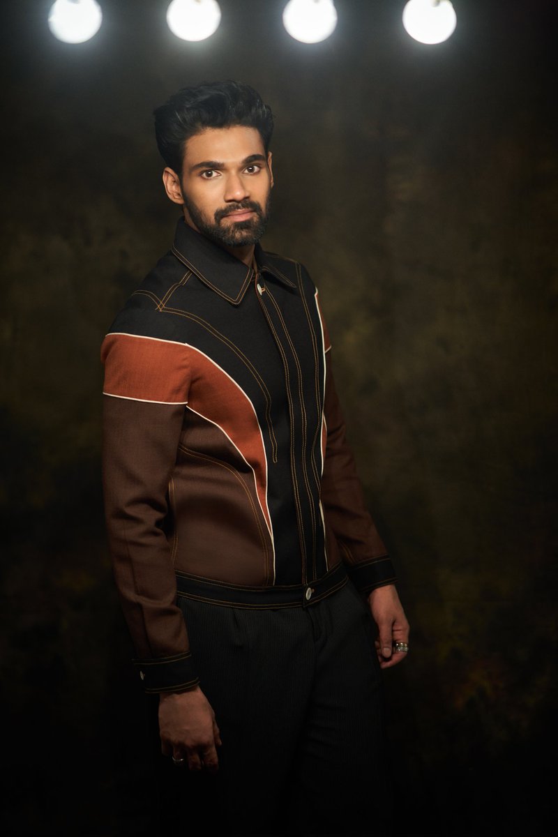 BSaiSreenivas's tweet photo. Setting the mood right. A month until CHATRAPATHI.
#Chatrapathi #1monthtogo #excited
.
.
MUA and 💇🏼♂️ @vrindanarang #Maniasha @D__Darshan
📷 @RohanShrestha
💎 #InoxJewelryIN
🧥 #Lineoutline https://t.co/d4XFCPrbAL