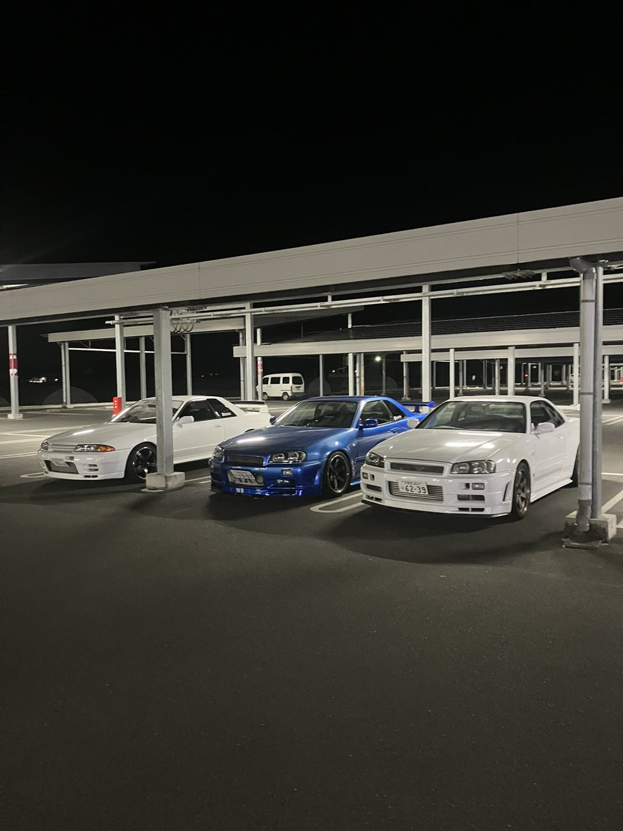 kobo_63's tweet photo. 今週の動画R34とR32がメインのはずなんだけど、登場人物のキャラ濃すぎて話の脱線が多すぎる😭w https://t.co/ufado6xBoM