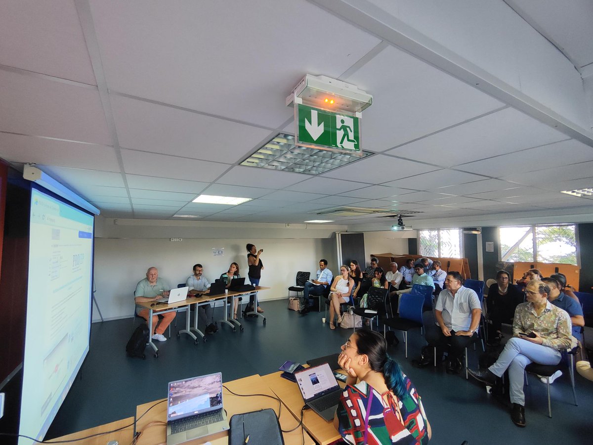 fonjep's tweet photo. Le Copil stratégique du #Coremob est en cours dans les locaux de #DrajesRéunion avec @CrajepR, @CRIJ974, @FVolontaires, collectivités pour discuter de la mobilité des jeunes. La journée se clôturera avec une présentation du @fonjep et des dispositifs de #SolidaritéInternationale https://t.co/Kd9TXwVqm7