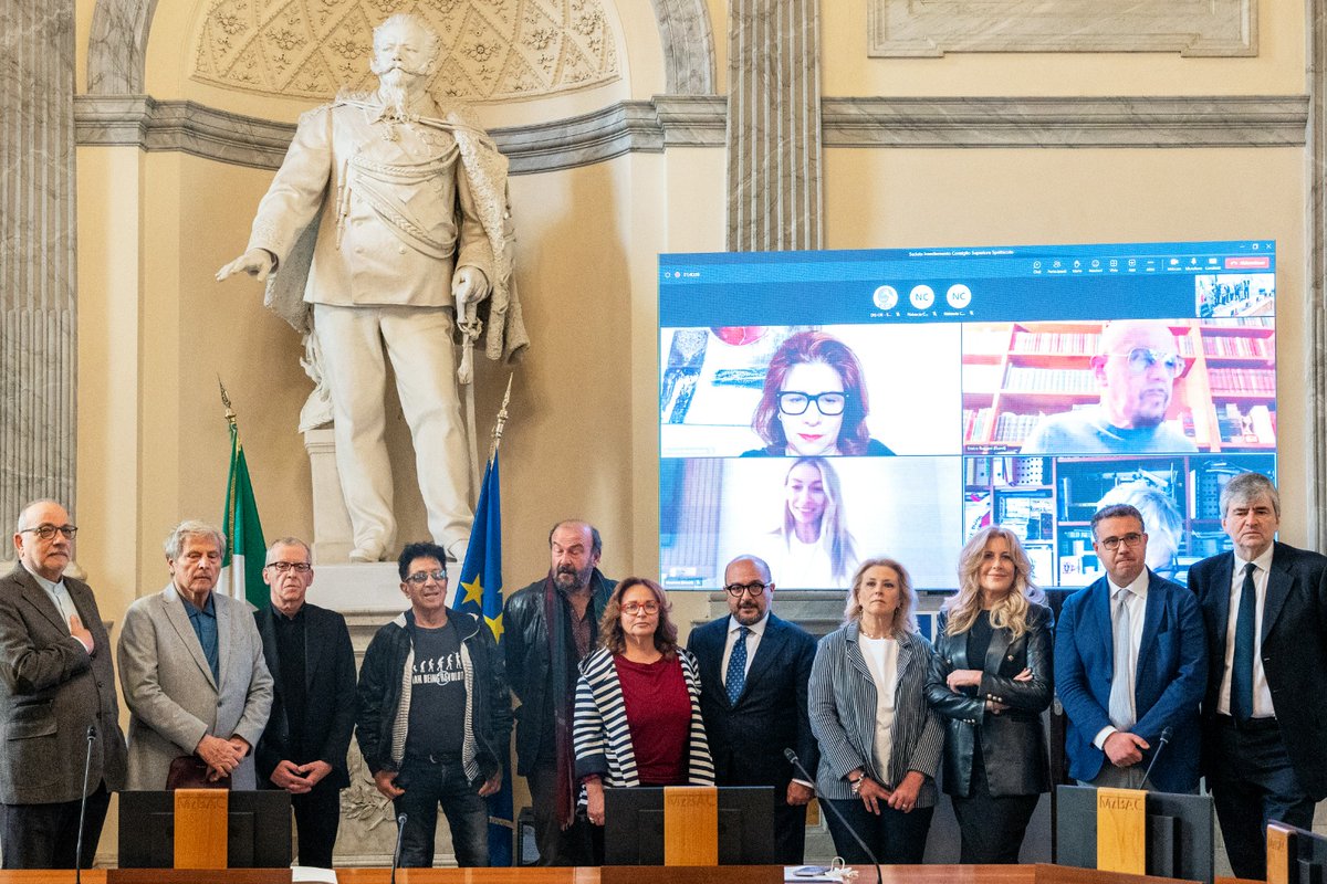 1/2 Oggi al <a href="/MiC_Italia/">Ministero della Cultura</a> si è insediato il nuovo Consiglio Superiore dello Spettacolo, presieduto da Eleonora Abbagnato. Ne fanno parte donne e uomini che già hanno dimostrato il loro valore in questo settore: lo spettacolo è parte fondamentale del nuovo immaginario italiano.