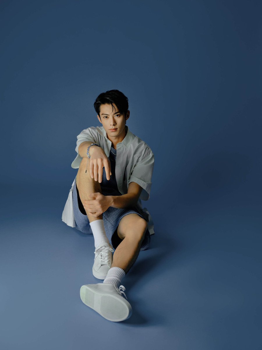 XuKai_Soso0305's tweet photo. Dylan Studio Weibo Update (1/3)
4.12.23

as blue as the sea, like the spring sky. together with Dylan tonight, be energetic and free, travel with full battery!  ⚡

#DylanWang #WangHedi #王鹤棣 #왕허디 #หวังเฮ่อตี้ #ワンホーディー https://t.co/Cwy9zE8wBP