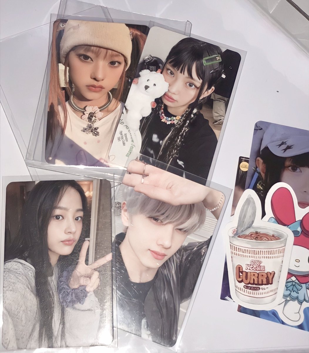 yukitsunei's tweet photo. : ¨·.·¨ :
‌ ` ·.  #strawberriesmail 💌
        ◛ from @chromattical 

｡˚ʚ ꒰ late review ꒱ hyein teddy &amp; haerin pigtails haverrrr!! the pcs came home safely, tysm for freebies &amp; the cute packaging aaa 🤍 ɞ°｡

🎧 #mailed2u ༉‧₊˚✧ https://t.co/B22md9eOF9