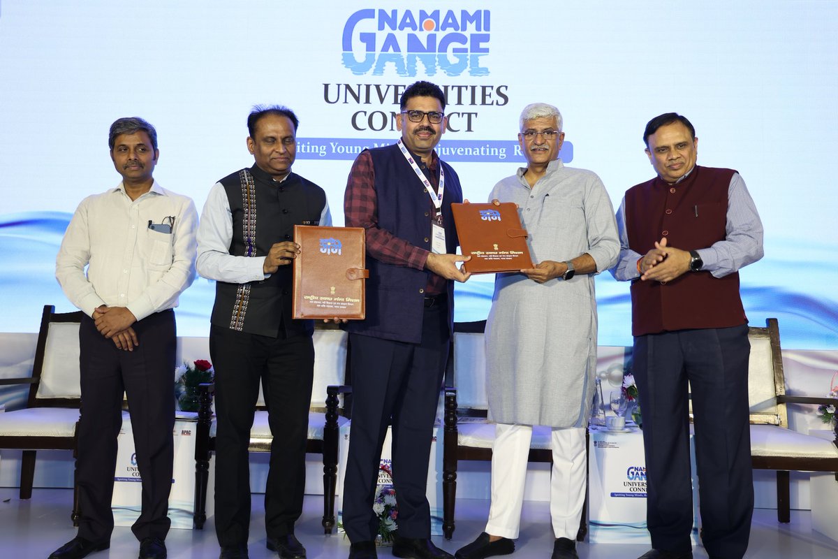 gssjodhpur's tweet photo. Participated in the Namami Gange Univeristies Connect programme at Delhi today. 

An MOU was signed in collaboration with APAC News Network with selected participants from over 45 universities on river rejuvenation &amp; water conservation. https://t.co/zOgd4Gn7Mh