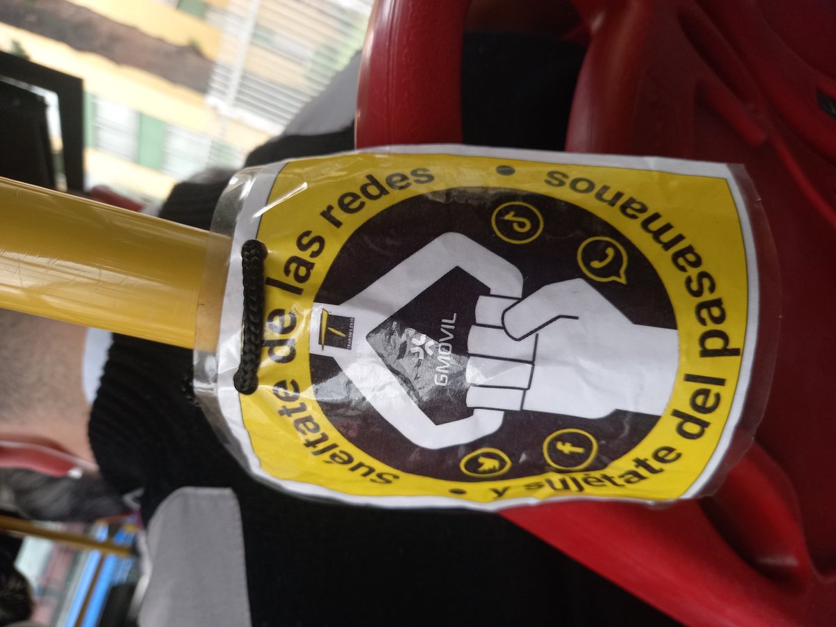 nu7paez's tweet photo. Gracias @sitpbogota, agradezco este mensaje, así a ver si logramos que los babosos y babosas por estar sujetando su pinche celular y que van de pie, se tengan con las dos manos, así evitamos que en un frenazo, se caigan sobre uno. Gracias. https://t.co/p0SDIUIuPe