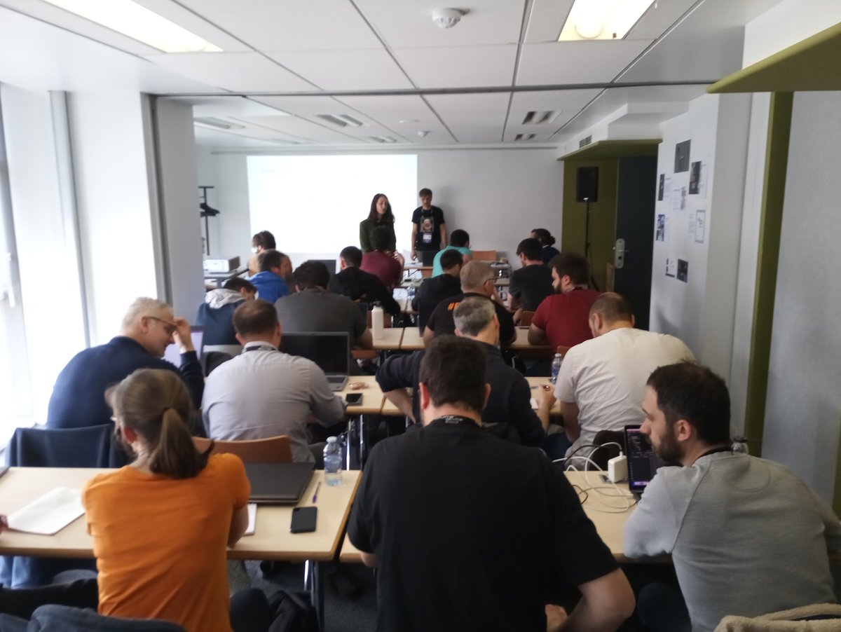 DevoxxFR's tweet photo. (Slow (code) retreat) par @pbourgau et @Mirna_Mahfoud à #devoxxfr https://t.co/J0OfZ5w73B
