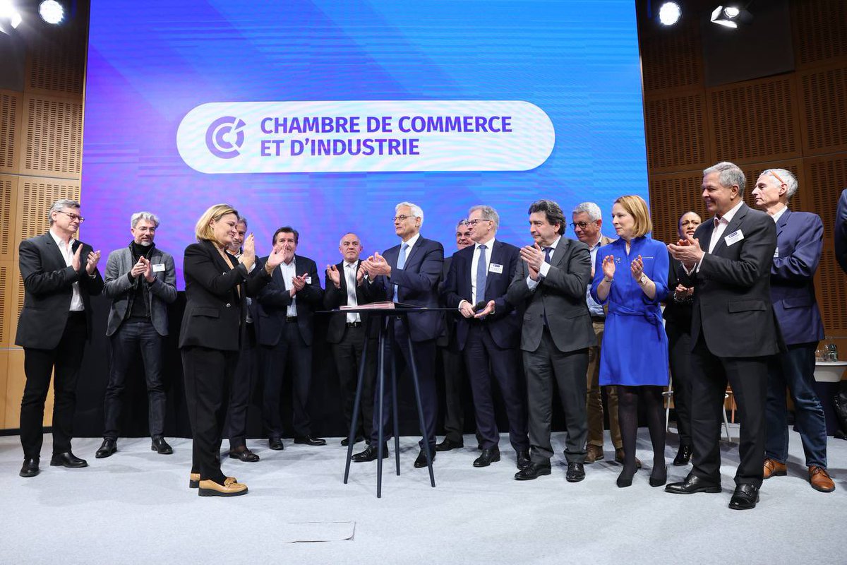 oliviagregoire's tweet photo. Que feraient nos entrepreneurs sans l’accompagnement quotidien de @ccifrance ? 

Toutes les 15 secondes, c’est un porteur de projet orienté et accompagné, soit 419 000 par an.

Face aux défis qui attendent nos entreprises, les CCI seront là à leur côté pour les épauler. https://t.co/nFK49flaza