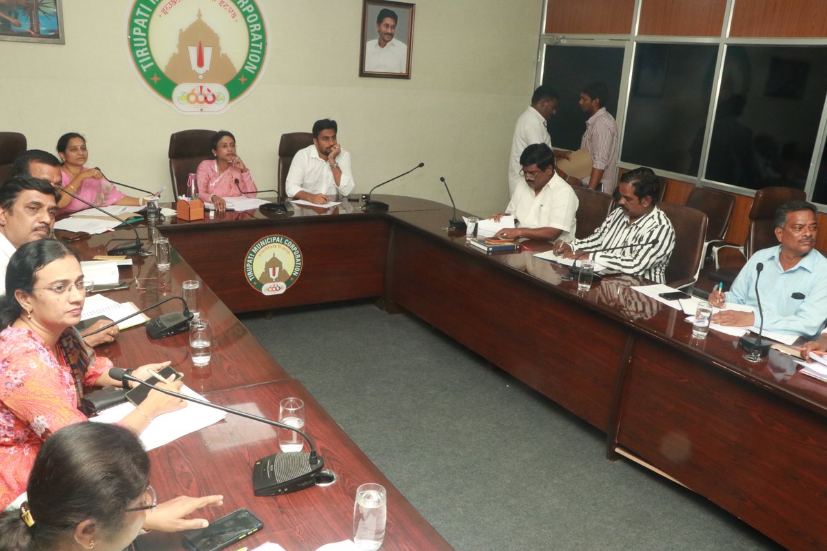 MCTTirupati's tweet photo. Commissioner Mrs D.Haritha IAS conducting a review meeting with Engineering and Town Planning staff.
#Tirupati #Mct #Townplan https://t.co/2NoeAGk3oX