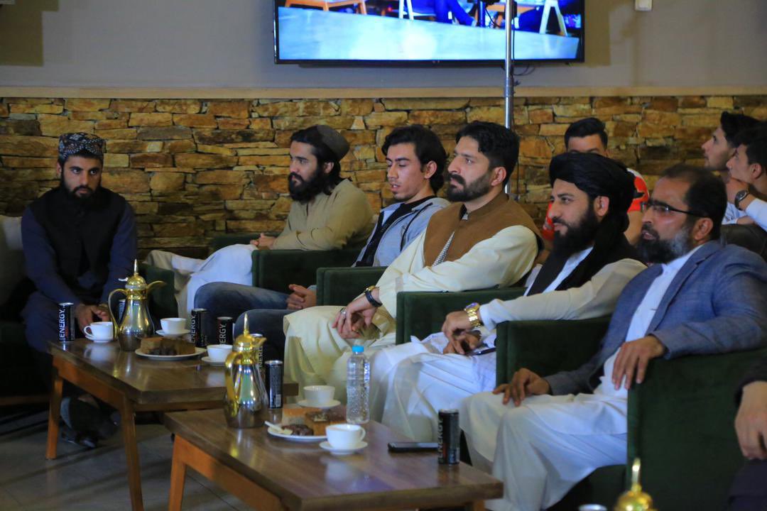 FMohammadi77's tweet photo. باولینګ په افغانستان کې غوړیدونکی ورزش!
لوبې یواځینی څیز دی چې مزاج ته وده ورکوي او ذهن تیز ساتي نو له همدې امله ځوانان باید د خپل ذهن د چټکتیا له پاره لوبې وکړي ترڅو د ټولنې له پاره لاسته راوړنې هم ولري.
ورزش د هېواد د یووالي سمبول. https://t.co/tCPshsyecw