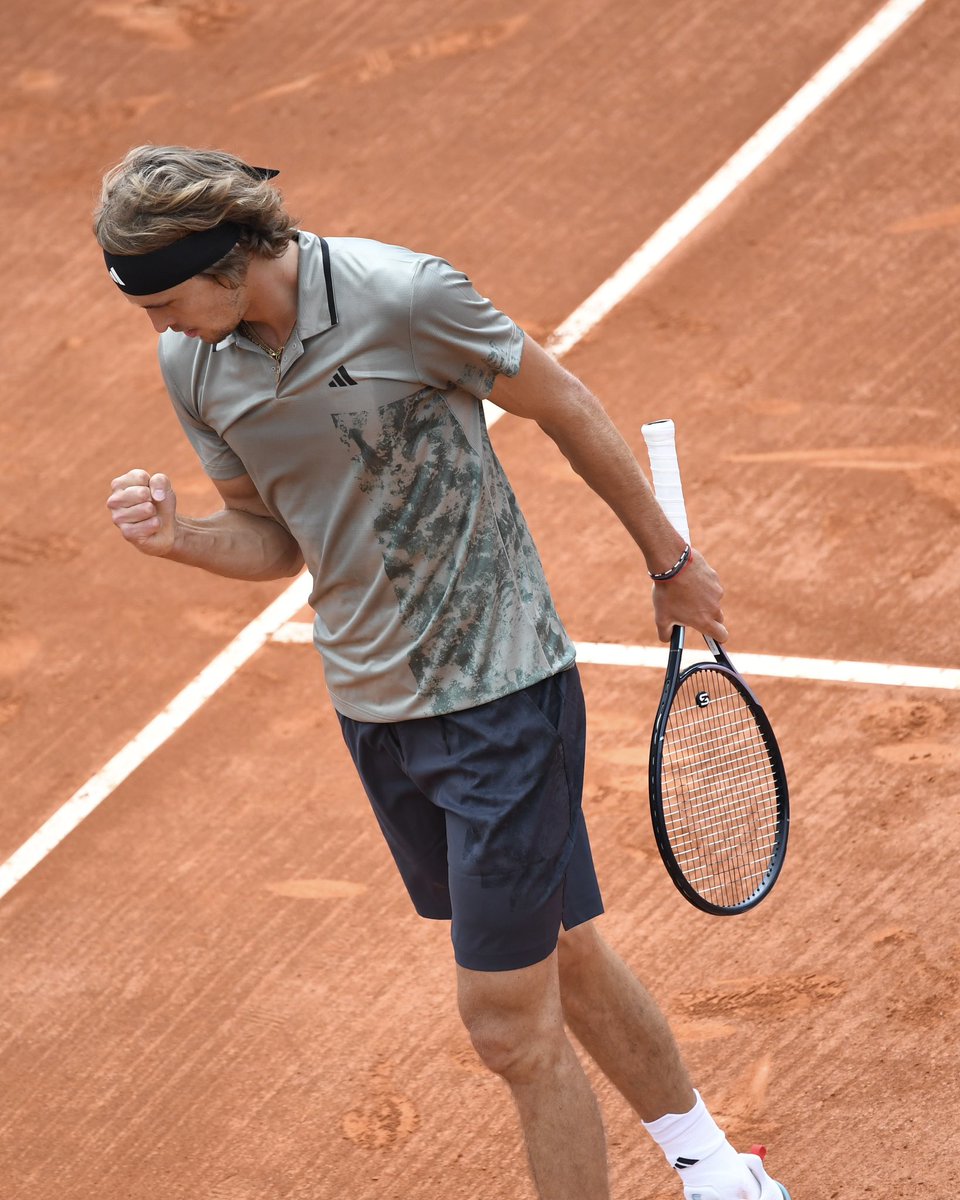 GoldenerTennis's tweet image. 𝟲-𝟰, 𝟲-𝟰.

ACHTELFINALE!

#RolexMCMasters